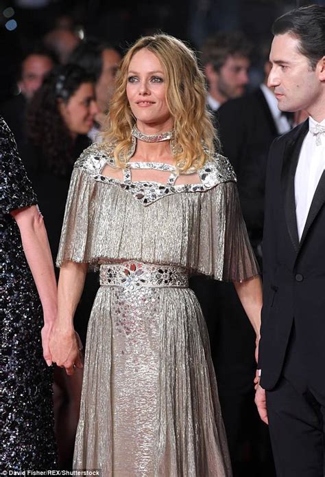 French Superstar Vanessa Paradis Marries Director Samuel。